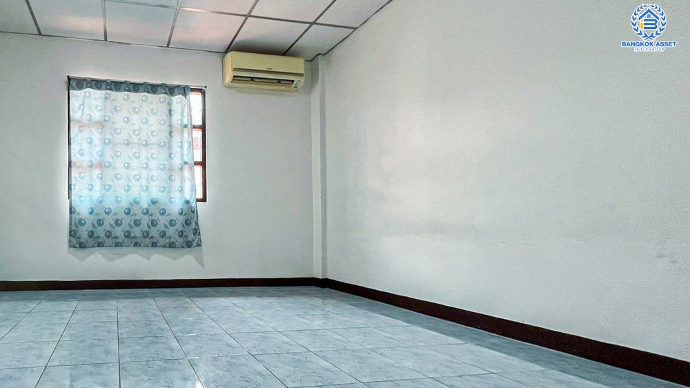 *****ทาวน์เฮ้าส์มือสอง โครงการ สมชายพัฒนา บางกรวย-ไทรน้อย เนื้อที่ 22 ตร.ว. ฟังก์ชัน 2 ห้องนอน 2 ห้องน้ำ 1 ที่จอดรถ บ้านสภาพดี มีพื้นที่ข้างบ้านค่อนข้างกว้าง บนทำเลดี สามารถเดินทางเข้า-ออกในเมืองได้สะดวก เชื่อมต่อถนนบางกรวย-ไทรน้อย ถนนนครอินทร์ ถนนพิบูลสงคราม จองเลย!