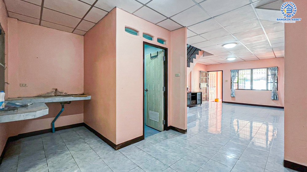 *****ทาวน์เฮ้าส์มือสอง โครงการ สมชายพัฒนา บางกรวย-ไทรน้อย เนื้อที่ 22 ตร.ว. ฟังก์ชัน 2 ห้องนอน 2 ห้องน้ำ 1 ที่จอดรถ บ้านสภาพดี มีพื้นที่ข้างบ้านค่อนข้างกว้าง บนทำเลดี สามารถเดินทางเข้า-ออกในเมืองได้สะดวก เชื่อมต่อถนนบางกรวย-ไทรน้อย ถนนนครอินทร์ ถนนพิบูลสงคราม จองเลย!