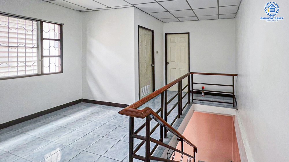 *****ทาวน์เฮ้าส์มือสอง โครงการ สมชายพัฒนา บางกรวย-ไทรน้อย เนื้อที่ 22 ตร.ว. ฟังก์ชัน 2 ห้องนอน 2 ห้องน้ำ 1 ที่จอดรถ บ้านสภาพดี มีพื้นที่ข้างบ้านค่อนข้างกว้าง บนทำเลดี สามารถเดินทางเข้า-ออกในเมืองได้สะดวก เชื่อมต่อถนนบางกรวย-ไทรน้อย ถนนนครอินทร์ ถนนพิบูลสงคราม จองเลย!