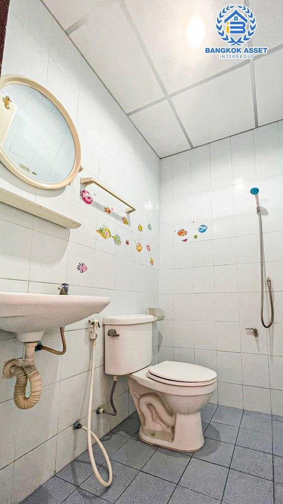 *****ทาวน์เฮ้าส์มือสอง โครงการ สมชายพัฒนา บางกรวย-ไทรน้อย เนื้อที่ 22 ตร.ว. ฟังก์ชัน 2 ห้องนอน 2 ห้องน้ำ 1 ที่จอดรถ บ้านสภาพดี มีพื้นที่ข้างบ้านค่อนข้างกว้าง บนทำเลดี สามารถเดินทางเข้า-ออกในเมืองได้สะดวก เชื่อมต่อถนนบางกรวย-ไทรน้อย ถนนนครอินทร์ ถนนพิบูลสงคราม จองเลย!