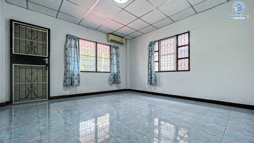 *****ทาวน์เฮ้าส์มือสอง โครงการ สมชายพัฒนา บางกรวย-ไทรน้อย เนื้อที่ 22 ตร.ว. ฟังก์ชัน 2 ห้องนอน 2 ห้องน้ำ 1 ที่จอดรถ บ้านสภาพดี มีพื้นที่ข้างบ้านค่อนข้างกว้าง บนทำเลดี สามารถเดินทางเข้า-ออกในเมืองได้สะดวก เชื่อมต่อถนนบางกรวย-ไทรน้อย ถนนนครอินทร์ ถนนพิบูลสงคราม จองเลย!