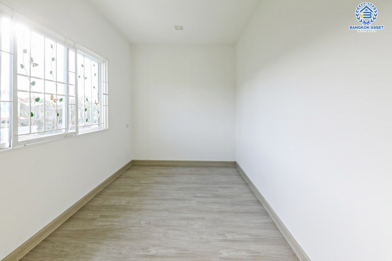 *****ทาวน์เฮ้าส์มือสองนนทบุรี โครงการ นิรันดร์ วิลล์ กาญจนาภิเษก-นครอินทร์ เนื้อที่กว้าง 21.3 ตร.ว. ฟังก์ชัน 3 ห้องนอน 2 ห้องน้ำ 1 ที่จอดรถ บ้านปรับปรุงใหม่สภาพดี พร้อมหิ้วกระเป๋าเข้าอยู่ บนทำเลเยี่ยม เชื่อมต่อถนนกาญจนาภิเษก ใกล้รถไฟฟ้าสายสีม่วง "สถานีสามแยกบางใหญ่" และทางด่วน "ศรีรัช"