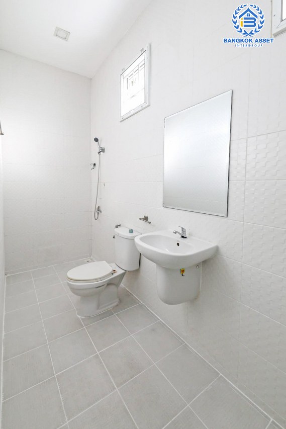 *****ทาวน์เฮ้าส์มือสองนนทบุรี โครงการ นิรันดร์ วิลล์ กาญจนาภิเษก-นครอินทร์ เนื้อที่กว้าง 21.3 ตร.ว. ฟังก์ชัน 3 ห้องนอน 2 ห้องน้ำ 1 ที่จอดรถ บ้านปรับปรุงใหม่สภาพดี พร้อมหิ้วกระเป๋าเข้าอยู่ บนทำเลเยี่ยม เชื่อมต่อถนนกาญจนาภิเษก ใกล้รถไฟฟ้าสายสีม่วง "สถานีสามแยกบางใหญ่" และทางด่วน "ศรีรัช"