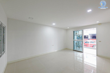 *****ทาวน์เฮ้าส์มือสองนนทบุรี โครงการ นิรันดร์ วิลล์ กาญจนาภิเษก-นครอินทร์ เนื้อที่กว้าง 21.3 ตร.ว. ฟังก์ชัน 3 ห้องนอน 2 ห้องน้ำ 1 ที่จอดรถ บ้านปรับปรุงใหม่สภาพดี พร้อมหิ้วกระเป๋าเข้าอยู่ บนทำเลเยี่ยม เชื่อมต่อถนนกาญจนาภิเษก ใกล้รถไฟฟ้าสายสีม่วง "สถานีสามแยกบางใหญ่" และทางด่วน "ศรีรัช"