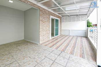 *****ทาวน์เฮ้าส์มือสองนนทบุรี โครงการ นิรันดร์ วิลล์ กาญจนาภิเษก-นครอินทร์ เนื้อที่กว้าง 21.3 ตร.ว. ฟังก์ชัน 3 ห้องนอน 2 ห้องน้ำ 1 ที่จอดรถ บ้านปรับปรุงใหม่สภาพดี พร้อมหิ้วกระเป๋าเข้าอยู่ บนทำเลเยี่ยม เชื่อมต่อถนนกาญจนาภิเษก ใกล้รถไฟฟ้าสายสีม่วง "สถานีสามแยกบางใหญ่" และทางด่วน "ศรีรัช"