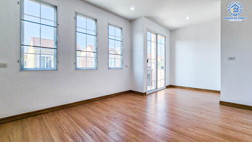 *****บ้านแฝดมือสอง โครงการ โกลเด้นนีโอ2 พระราม2 เนื้อที่ 29 ตร.ว. ฟังก์ชัน 4 ห้องนอน 3 ห้องน้ำ 2 ที่จอดรถ บ้านใหม่เจ้าของเดิมไม่เคยเข้าอยู่ มีความเป็นส่วนตัวหลังบ้านไม่ชนใคร ร่มรื่นติดพื้นที่สวนส่วนกลาง บนทำเลเดินทางสะดวก เชื่อมต่อถนนพระราม 2 ถนนกาญจนาภิเษก