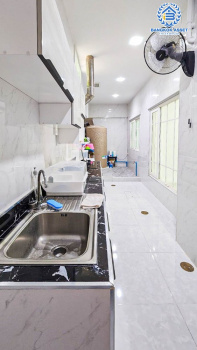 *****บ้านแฝดมือสอง โครงการ โกลเด้นนีโอ2 พระราม2 เนื้อที่ 29 ตร.ว. ฟังก์ชัน 4 ห้องนอน 3 ห้องน้ำ 2 ที่จอดรถ บ้านใหม่เจ้าของเดิมไม่เคยเข้าอยู่ มีความเป็นส่วนตัวหลังบ้านไม่ชนใคร ร่มรื่นติดพื้นที่สวนส่วนกลาง บนทำเลเดินทางสะดวก เชื่อมต่อถนนพระราม 2 ถนนกาญจนาภิเษก