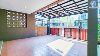 *****บ้านแฝดมือสอง โครงการ โกลเด้นนีโอ2 พระราม2 เนื้อที่ 29 ตร.ว. ฟังก์ชัน 4 ห้องนอน 3 ห้องน้ำ 2 ที่จอดรถ บ้านใหม่เจ้าของเดิมไม่เคยเข้าอยู่ มีความเป็นส่วนตัวหลังบ้านไม่ชนใคร ร่มรื่นติดพื้นที่สวนส่วนกลาง บนทำเลเดินทางสะดวก เชื่อมต่อถนนพระราม 2 ถนนกาญจนาภิเษก