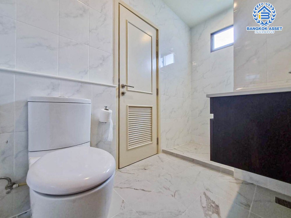 *****บ้านเดี่ยวมือสอง โครงการ เพอร์เฟคเพลส แจ้งวัฒนะ2 หลังมุม เนื้อที่ 57.30 ตร.ว. ฟังก์ชัน 3 ห้องนอน 3 ห้องน้ำ ที่จอดรถ 2 คัน สภาพใหม่เอี่ยม พื้นที่รอบบ้านกว้างขวาง โครงการตั้งบนทำเลแห่งการเดินทาง เชื่อมต่อถนนแจ้งวัฒนะ, ถนนชัยพฤกษ์, ถนนติวานนท์ และทางด่วน "ศรีรัช"