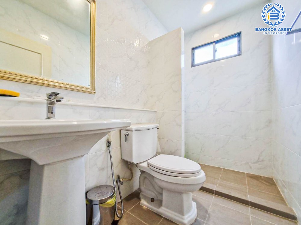 *****บ้านเดี่ยวมือสอง โครงการ เพอร์เฟคเพลส แจ้งวัฒนะ2 หลังมุม เนื้อที่ 57.30 ตร.ว. ฟังก์ชัน 3 ห้องนอน 3 ห้องน้ำ ที่จอดรถ 2 คัน สภาพใหม่เอี่ยม พื้นที่รอบบ้านกว้างขวาง โครงการตั้งบนทำเลแห่งการเดินทาง เชื่อมต่อถนนแจ้งวัฒนะ, ถนนชัยพฤกษ์, ถนนติวานนท์ และทางด่วน "ศรีรัช"