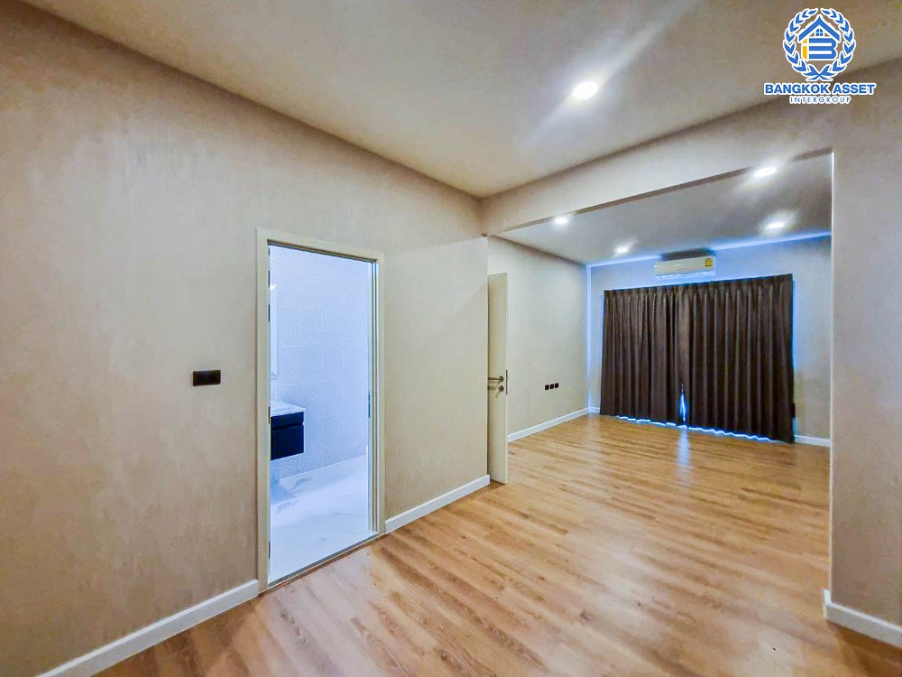 *****บ้านเดี่ยวมือสอง โครงการ เพอร์เฟคเพลส แจ้งวัฒนะ2 หลังมุม เนื้อที่ 57.30 ตร.ว. ฟังก์ชัน 3 ห้องนอน 3 ห้องน้ำ ที่จอดรถ 2 คัน สภาพใหม่เอี่ยม พื้นที่รอบบ้านกว้างขวาง โครงการตั้งบนทำเลแห่งการเดินทาง เชื่อมต่อถนนแจ้งวัฒนะ, ถนนชัยพฤกษ์, ถนนติวานนท์ และทางด่วน "ศรีรัช"