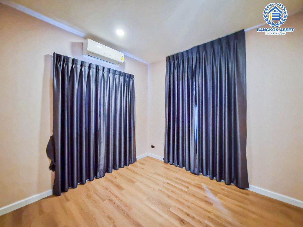 *****บ้านเดี่ยวมือสอง โครงการ เพอร์เฟคเพลส แจ้งวัฒนะ2 หลังมุม เนื้อที่ 57.30 ตร.ว. ฟังก์ชัน 3 ห้องนอน 3 ห้องน้ำ ที่จอดรถ 2 คัน สภาพใหม่เอี่ยม พื้นที่รอบบ้านกว้างขวาง โครงการตั้งบนทำเลแห่งการเดินทาง เชื่อมต่อถนนแจ้งวัฒนะ, ถนนชัยพฤกษ์, ถนนติวานนท์ และทางด่วน "ศรีรัช"