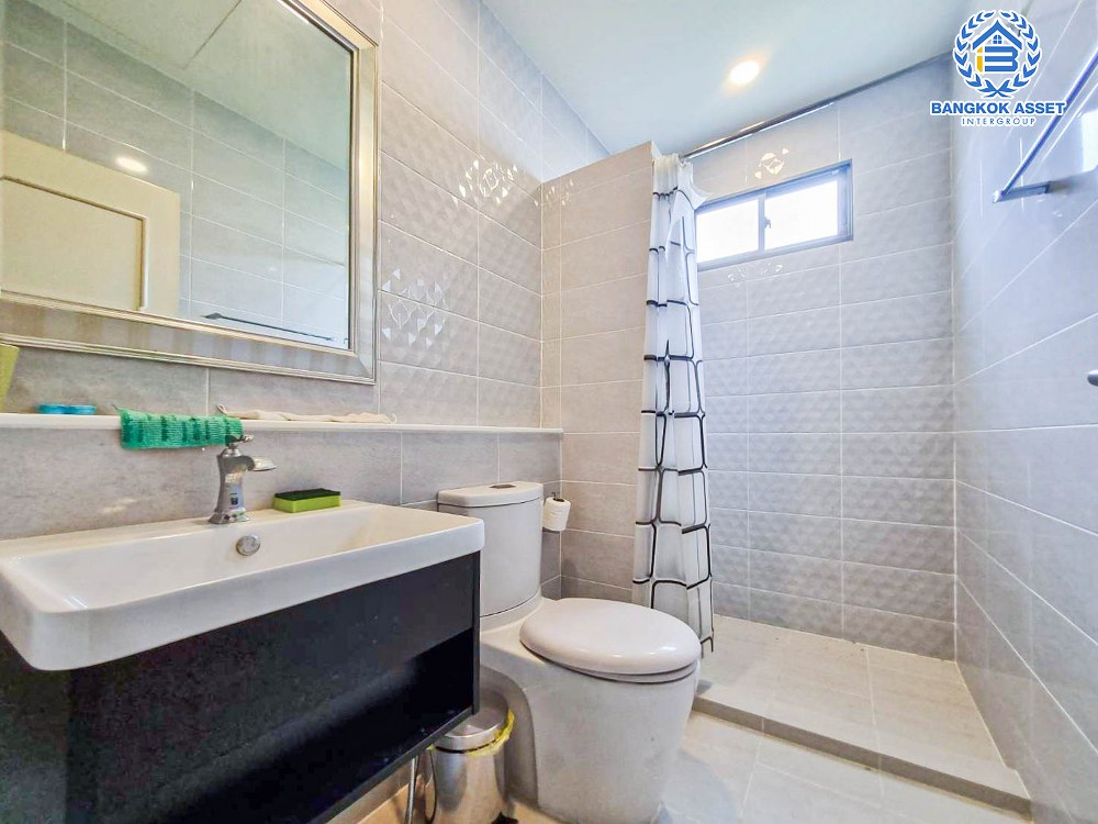 *****บ้านเดี่ยวมือสอง โครงการ เพอร์เฟคเพลส แจ้งวัฒนะ2 หลังมุม เนื้อที่ 57.30 ตร.ว. ฟังก์ชัน 3 ห้องนอน 3 ห้องน้ำ ที่จอดรถ 2 คัน สภาพใหม่เอี่ยม พื้นที่รอบบ้านกว้างขวาง โครงการตั้งบนทำเลแห่งการเดินทาง เชื่อมต่อถนนแจ้งวัฒนะ, ถนนชัยพฤกษ์, ถนนติวานนท์ และทางด่วน "ศรีรัช"