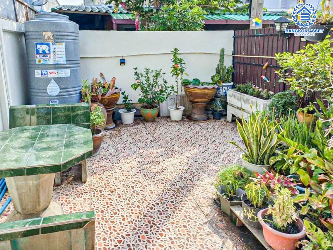 *****ทาวน์เฮ้าส์มือสองนนทบุรี โครงการ พฤกษา30 บ้านกล้วย-ไทรน้อย หลังมุม! เนื้อที่กว้างขวางถึง 28.4 ตร.ว. ฟังก์ชัน 3 ห้องนอน 2 ห้องน้ำ 1 ที่จอดรถ แถมฟรี! 2 เครื่องปรับอากาศ บนทำเลเดินทางสะดวก เชื่อมต่อถนนกาญจนาภิเษก ใกล้รถไฟฟ้าสายสีม่วง "สถานีคลองบางไผ่" ในราคาสุดคุ้ม