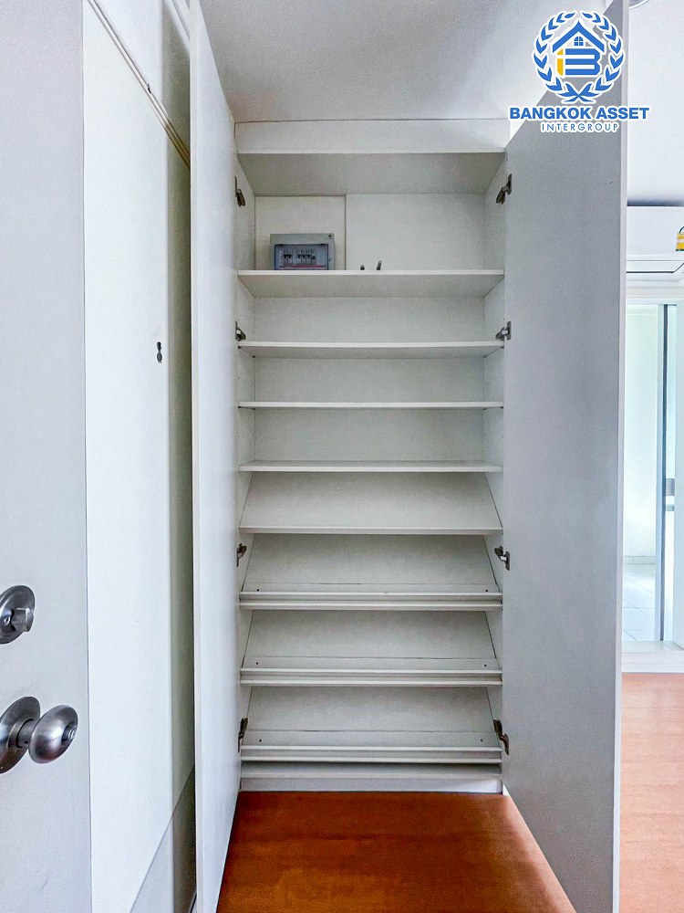 *****คอนโดมิเนียมมือสอง โครงการ ลุมพินีพาร์ค รัตนาธิเบศร์-งามวงศ์วาน พื้นที่ใช้สอย 45.28 ตร.ม. ฟังก์ชัน 1 ห้องนอน 1 ห้องน้ำ 1 ที่จอดรถ สภาพใหม่เอี่ยม พร้อมตู้เสื้อผ้าแบบบิ้วอินท์ บนทำเลเดินทางสะดวก เชื่อมต่อถนนรัตนาธิเบศร์ ใกล้รถไฟฟ้าสายสีม่วง "สถานีบางกระสอ" และจุดขึ้นทางด่วน "งามวงศ์วาน"