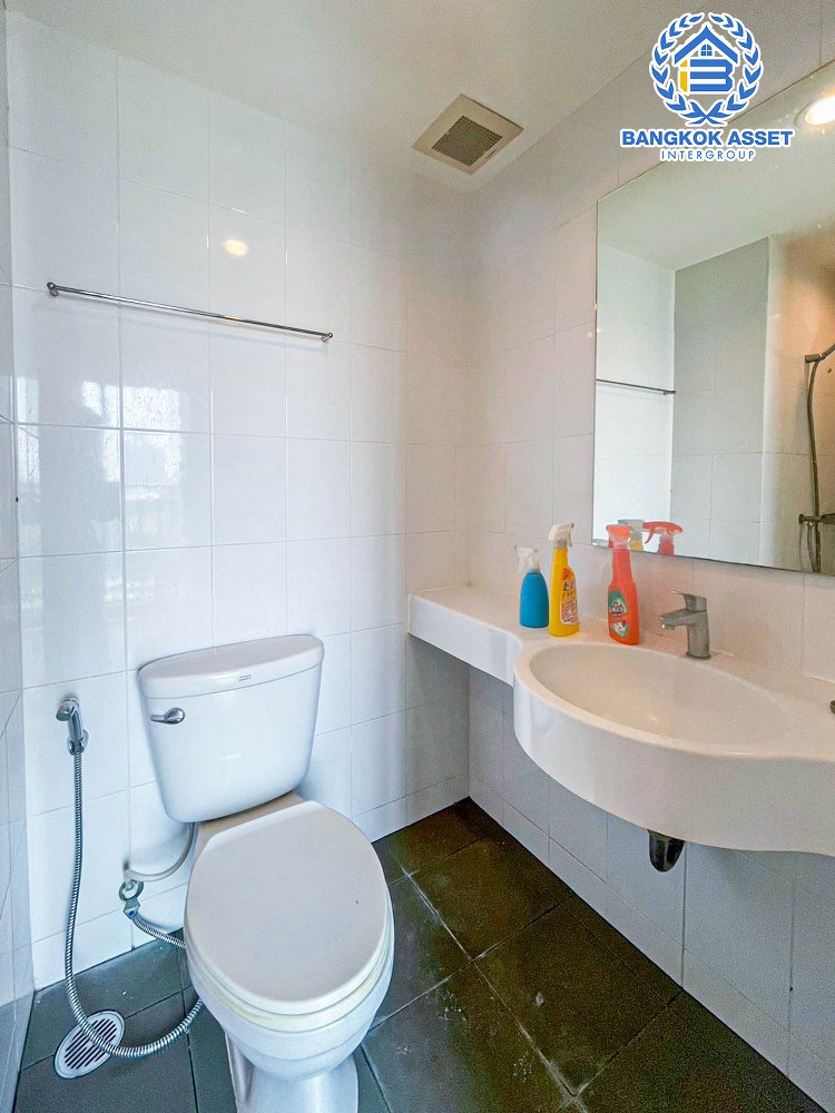 *****คอนโดมิเนียมมือสอง โครงการ ลุมพินีพาร์ค รัตนาธิเบศร์-งามวงศ์วาน พื้นที่ใช้สอย 45.28 ตร.ม. ฟังก์ชัน 1 ห้องนอน 1 ห้องน้ำ 1 ที่จอดรถ สภาพใหม่เอี่ยม พร้อมตู้เสื้อผ้าแบบบิ้วอินท์ บนทำเลเดินทางสะดวก เชื่อมต่อถนนรัตนาธิเบศร์ ใกล้รถไฟฟ้าสายสีม่วง "สถานีบางกระสอ" และจุดขึ้นทางด่วน "งามวงศ์วาน"