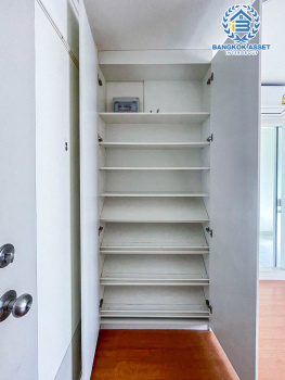 *****คอนโดมิเนียมมือสอง โครงการ ลุมพินีพาร์ค รัตนาธิเบศร์-งามวงศ์วาน พื้นที่ใช้สอย 45.28 ตร.ม. ฟังก์ชัน 1 ห้องนอน 1 ห้องน้ำ 1 ที่จอดรถ สภาพใหม่เอี่ยม พร้อมตู้เสื้อผ้าแบบบิ้วอินท์ บนทำเลเดินทางสะดวก เชื่อมต่อถนนรัตนาธิเบศร์ ใกล้รถไฟฟ้าสายสีม่วง "สถานีบางกระสอ" และจุดขึ้นทางด่วน "งามวงศ์วาน"