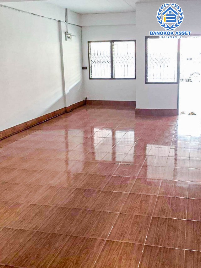 *****ทาวน์เฮ้าส์มือสองนนทบุรี หมู่บ้าน รัตนาธิเบศร์ ติดเซ็นทรัลเวสต์เกต เนื้อที่ 16 ตร.ว. ฟังก์ชัน 2 ห้องนอน 1 ห้องน้ำ 1 ที่จอดรถ บ้านสภาพพร้อมอยู่ บนทำเลศักยภาพ เชื่อมต่อถนนกาญจนาภิเษก, ถนนรัตนาธิเบศร์ เพียง 140 เมตรก็ถึงรถไฟฟ้าสายสีม่วง "สถานีตลาดบางใหญ่" จองเลย!