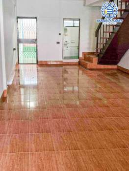 *****ทาวน์เฮ้าส์มือสองนนทบุรี หมู่บ้าน รัตนาธิเบศร์ ติดเซ็นทรัลเวสต์เกต เนื้อที่ 16 ตร.ว. ฟังก์ชัน 2 ห้องนอน 1 ห้องน้ำ 1 ที่จอดรถ บ้านสภาพพร้อมอยู่ บนทำเลศักยภาพ เชื่อมต่อถนนกาญจนาภิเษก, ถนนรัตนาธิเบศร์ เพียง 140 เมตรก็ถึงรถไฟฟ้าสายสีม่วง "สถานีตลาดบางใหญ่" จองเลย!