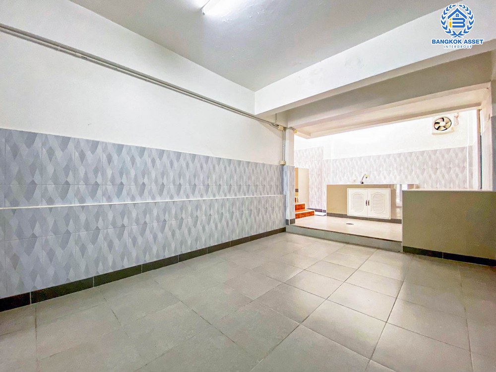 *****ทาวน์เฮ้าส์มือสอง โครงการ เมืองทองธานี โครงการ5 ติวานนท์ เนื้อที่ 30 ตร.ว. ฟังก์ชัน 4 ห้องนอน 2 ห้องน้ำ 2 ที่จอดรถ ภายในสภาพดี แถมฟรี! เครื่องปรับอากาศ บนทำเลดี เชื่อมต่อถนนแจ้งวัฒนะ ถนนติวานนท์ ใกล้รถไฟฟ้าสายสีชมพู(ส่วนต่อขยาย) "สถานีเมืองทองธานี" และจุดขึ้นทางด่วน "แจ้งวัฒนะ"