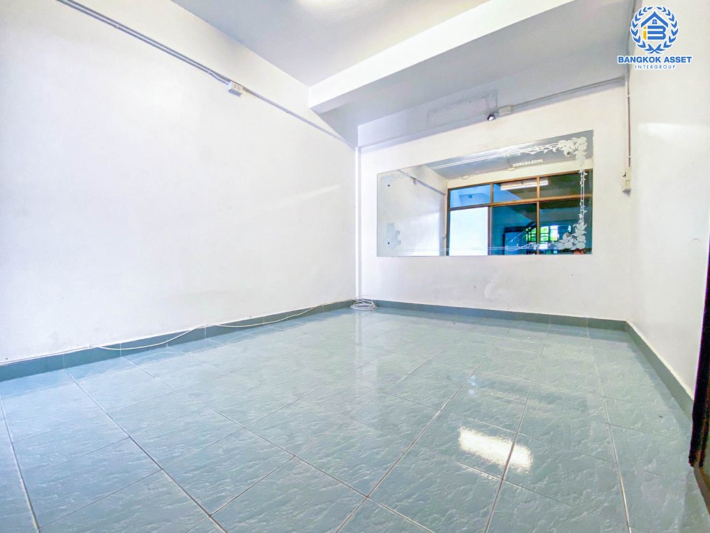 *****ทาวน์เฮ้าส์มือสอง โครงการ เมืองทองธานี โครงการ5 ติวานนท์ เนื้อที่ 30 ตร.ว. ฟังก์ชัน 4 ห้องนอน 2 ห้องน้ำ 2 ที่จอดรถ ภายในสภาพดี แถมฟรี! เครื่องปรับอากาศ บนทำเลดี เชื่อมต่อถนนแจ้งวัฒนะ ถนนติวานนท์ ใกล้รถไฟฟ้าสายสีชมพู(ส่วนต่อขยาย) "สถานีเมืองทองธานี" และจุดขึ้นทางด่วน "แจ้งวัฒนะ"