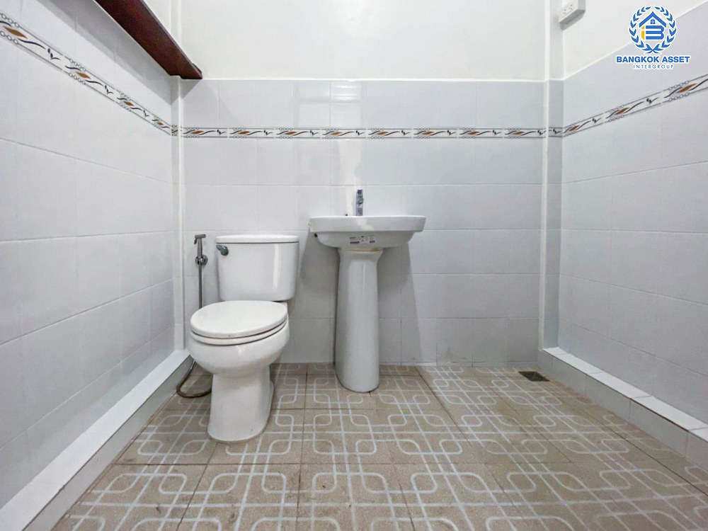 *****ทาวน์เฮ้าส์มือสอง โครงการ เมืองทองธานี โครงการ5 ติวานนท์ เนื้อที่ 30 ตร.ว. ฟังก์ชัน 4 ห้องนอน 2 ห้องน้ำ 2 ที่จอดรถ ภายในสภาพดี แถมฟรี! เครื่องปรับอากาศ บนทำเลดี เชื่อมต่อถนนแจ้งวัฒนะ ถนนติวานนท์ ใกล้รถไฟฟ้าสายสีชมพู(ส่วนต่อขยาย) "สถานีเมืองทองธานี" และจุดขึ้นทางด่วน "แจ้งวัฒนะ"