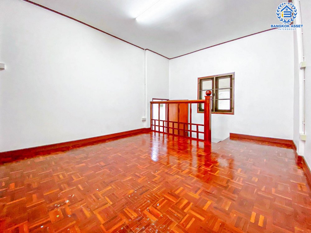 *****ทาวน์เฮ้าส์มือสอง โครงการ เมืองทองธานี โครงการ5 ติวานนท์ เนื้อที่ 30 ตร.ว. ฟังก์ชัน 4 ห้องนอน 2 ห้องน้ำ 2 ที่จอดรถ ภายในสภาพดี แถมฟรี! เครื่องปรับอากาศ บนทำเลดี เชื่อมต่อถนนแจ้งวัฒนะ ถนนติวานนท์ ใกล้รถไฟฟ้าสายสีชมพู(ส่วนต่อขยาย) "สถานีเมืองทองธานี" และจุดขึ้นทางด่วน "แจ้งวัฒนะ"