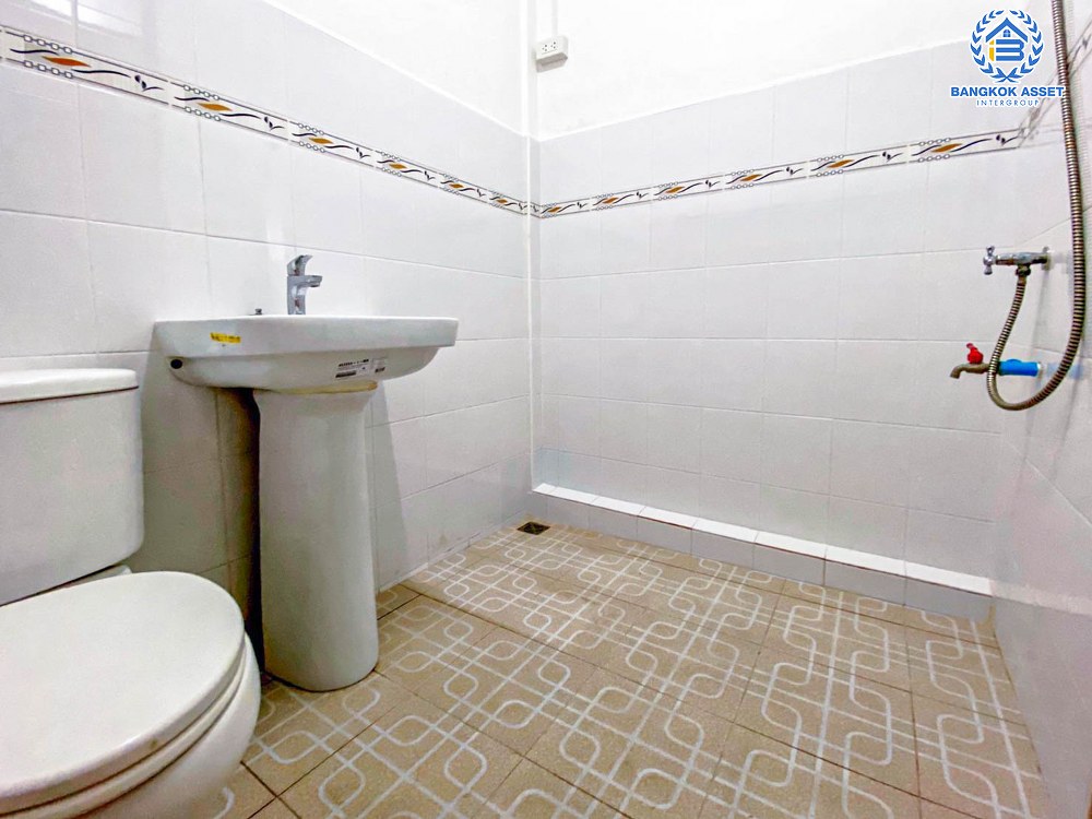 *****ทาวน์เฮ้าส์มือสอง โครงการ เมืองทองธานี โครงการ5 ติวานนท์ เนื้อที่ 30 ตร.ว. ฟังก์ชัน 4 ห้องนอน 2 ห้องน้ำ 2 ที่จอดรถ ภายในสภาพดี แถมฟรี! เครื่องปรับอากาศ บนทำเลดี เชื่อมต่อถนนแจ้งวัฒนะ ถนนติวานนท์ ใกล้รถไฟฟ้าสายสีชมพู(ส่วนต่อขยาย) "สถานีเมืองทองธานี" และจุดขึ้นทางด่วน "แจ้งวัฒนะ"