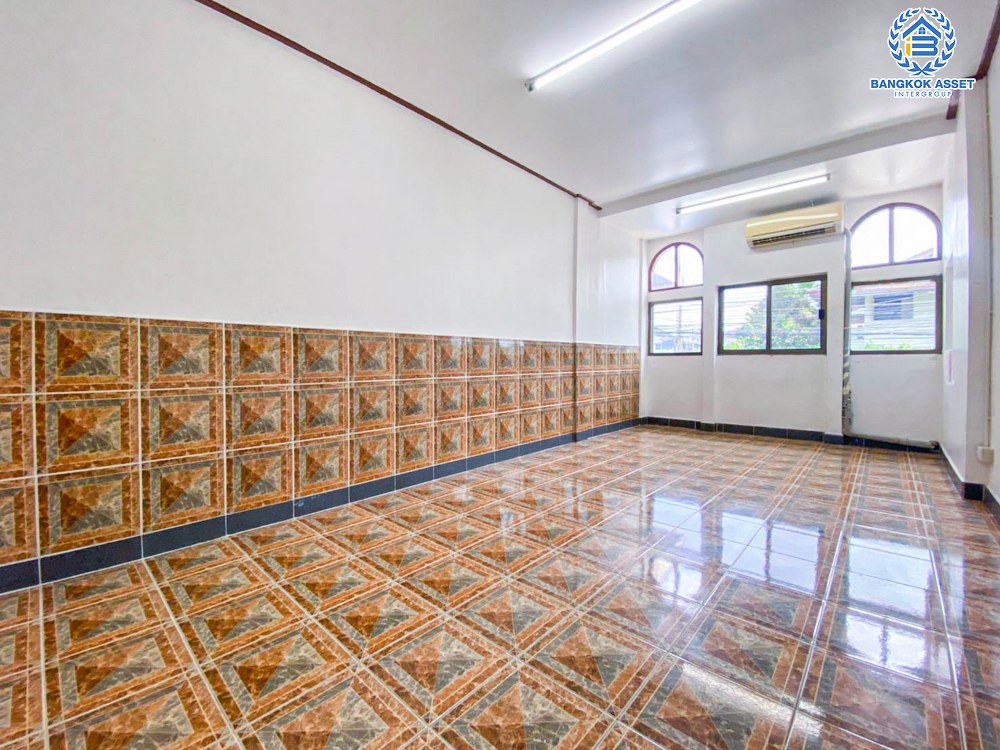 *****ทาวน์เฮ้าส์มือสอง โครงการ เมืองทองธานี โครงการ5 ติวานนท์ เนื้อที่ 30 ตร.ว. ฟังก์ชัน 4 ห้องนอน 2 ห้องน้ำ 2 ที่จอดรถ ภายในสภาพดี แถมฟรี! เครื่องปรับอากาศ บนทำเลดี เชื่อมต่อถนนแจ้งวัฒนะ ถนนติวานนท์ ใกล้รถไฟฟ้าสายสีชมพู(ส่วนต่อขยาย) "สถานีเมืองทองธานี" และจุดขึ้นทางด่วน "แจ้งวัฒนะ"