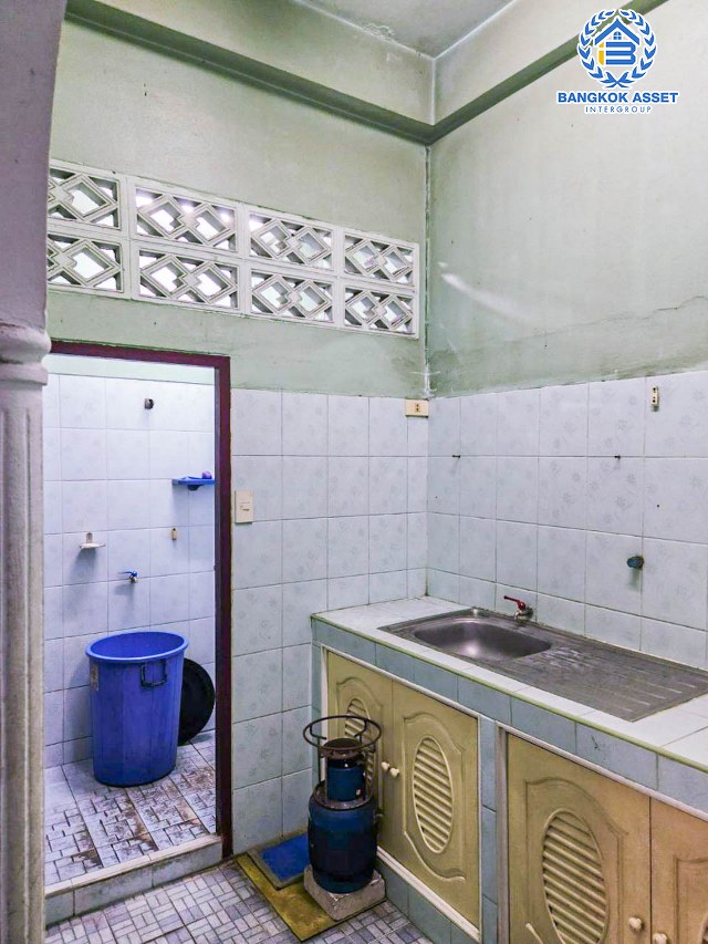 *****อาคารพาณิชย์มือสองกรุงเทพมหานคร ซอยสาธุประดิษฐ์34 รัชดาภิเษก เนื้อที่ 15 ตร.ว. ฟังก์ชัน 5 ห้องนอน 2 ห้องน้ำ แถมฟรี! 2 เครื่องปรับอากาศ บนทำเลดี เชื่อมต่อถนนรัชดาภิเษก ใกล้เซ็นทรัล พระราม 3, รถไฟฟ้าสายสีเขียว "สถานีช่องนนททรี" และจุดขึ้นทางด่วน "เฉลิมมหานคร"