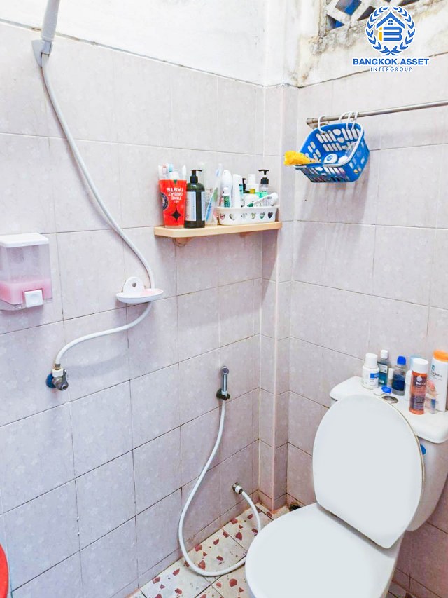 *****อาคารพาณิชย์มือสองกรุงเทพมหานคร ซอยสาธุประดิษฐ์34 รัชดาภิเษก เนื้อที่ 15 ตร.ว. ฟังก์ชัน 5 ห้องนอน 2 ห้องน้ำ แถมฟรี! 2 เครื่องปรับอากาศ บนทำเลดี เชื่อมต่อถนนรัชดาภิเษก ใกล้เซ็นทรัล พระราม 3, รถไฟฟ้าสายสีเขียว "สถานีช่องนนททรี" และจุดขึ้นทางด่วน "เฉลิมมหานคร"