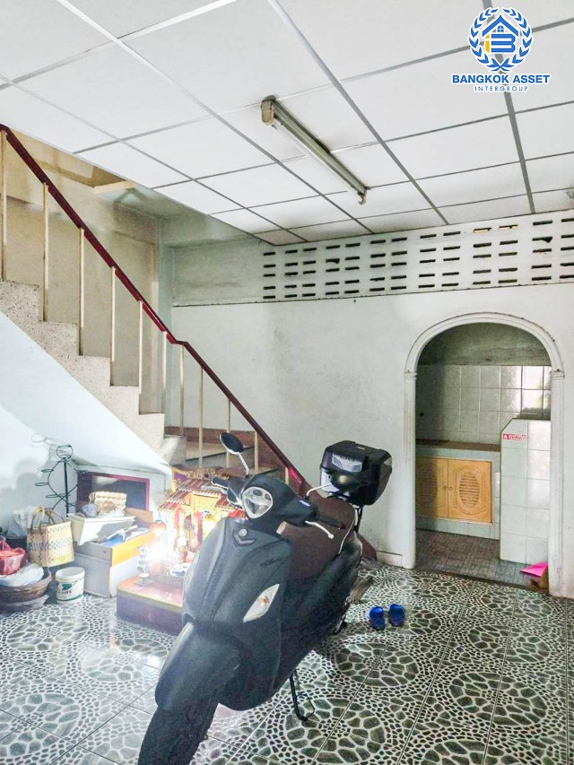 *****อาคารพาณิชย์มือสองกรุงเทพมหานคร ซอยสาธุประดิษฐ์34 รัชดาภิเษก เนื้อที่ 15 ตร.ว. ฟังก์ชัน 5 ห้องนอน 2 ห้องน้ำ แถมฟรี! 2 เครื่องปรับอากาศ บนทำเลดี เชื่อมต่อถนนรัชดาภิเษก ใกล้เซ็นทรัล พระราม 3, รถไฟฟ้าสายสีเขียว "สถานีช่องนนททรี" และจุดขึ้นทางด่วน "เฉลิมมหานคร"