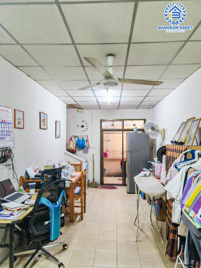 *****อาคารพาณิชย์มือสองกรุงเทพมหานคร ซอยสาธุประดิษฐ์34 รัชดาภิเษก เนื้อที่ 15 ตร.ว. ฟังก์ชัน 5 ห้องนอน 2 ห้องน้ำ แถมฟรี! 2 เครื่องปรับอากาศ บนทำเลดี เชื่อมต่อถนนรัชดาภิเษก ใกล้เซ็นทรัล พระราม 3, รถไฟฟ้าสายสีเขียว "สถานีช่องนนททรี" และจุดขึ้นทางด่วน "เฉลิมมหานคร"