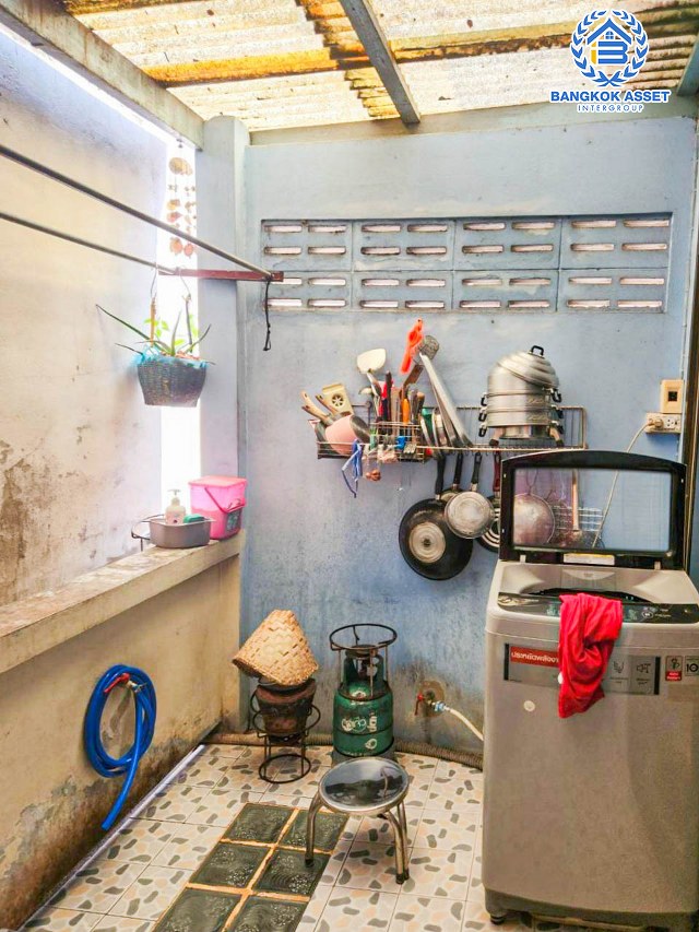 *****อาคารพาณิชย์มือสองกรุงเทพมหานคร ซอยสาธุประดิษฐ์34 รัชดาภิเษก เนื้อที่ 15 ตร.ว. ฟังก์ชัน 5 ห้องนอน 2 ห้องน้ำ แถมฟรี! 2 เครื่องปรับอากาศ บนทำเลดี เชื่อมต่อถนนรัชดาภิเษก ใกล้เซ็นทรัล พระราม 3, รถไฟฟ้าสายสีเขียว "สถานีช่องนนททรี" และจุดขึ้นทางด่วน "เฉลิมมหานคร"