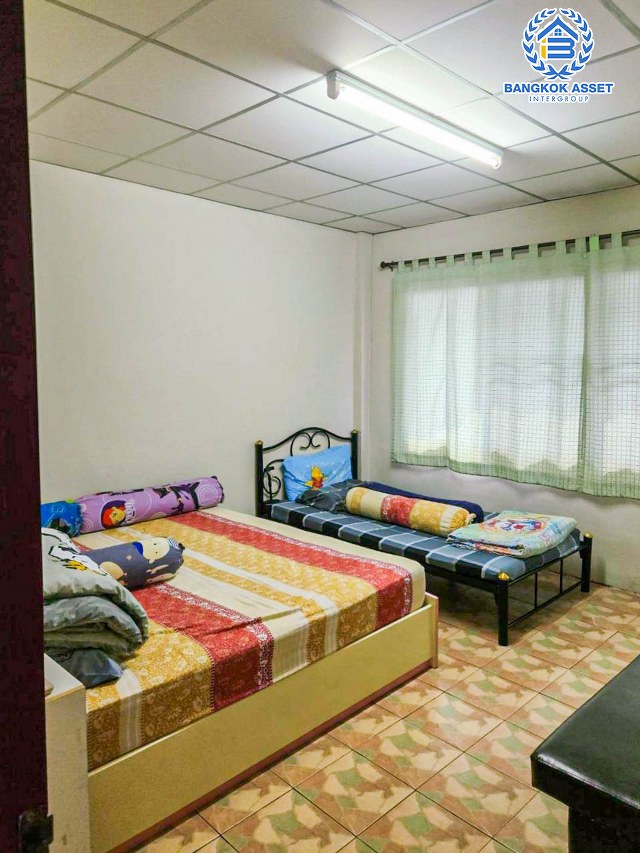 *****อาคารพาณิชย์มือสองกรุงเทพมหานคร ซอยสาธุประดิษฐ์34 รัชดาภิเษก เนื้อที่ 15 ตร.ว. ฟังก์ชัน 5 ห้องนอน 2 ห้องน้ำ แถมฟรี! 2 เครื่องปรับอากาศ บนทำเลดี เชื่อมต่อถนนรัชดาภิเษก ใกล้เซ็นทรัล พระราม 3, รถไฟฟ้าสายสีเขียว "สถานีช่องนนททรี" และจุดขึ้นทางด่วน "เฉลิมมหานคร"