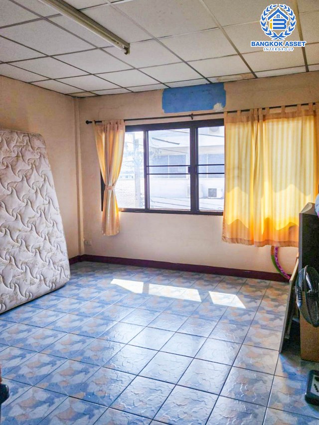 *****อาคารพาณิชย์มือสองกรุงเทพมหานคร ซอยสาธุประดิษฐ์34 รัชดาภิเษก เนื้อที่ 15 ตร.ว. ฟังก์ชัน 5 ห้องนอน 2 ห้องน้ำ แถมฟรี! 2 เครื่องปรับอากาศ บนทำเลดี เชื่อมต่อถนนรัชดาภิเษก ใกล้เซ็นทรัล พระราม 3, รถไฟฟ้าสายสีเขียว "สถานีช่องนนททรี" และจุดขึ้นทางด่วน "เฉลิมมหานคร"