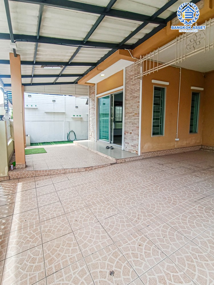 *****บ้านแฝดมือสอง โครงการ ลภาวัน19 ราชพฤกษ์ เนื้อที่ 36.70 ตร.ว. ฟังก์ชันครบ 4 ห้องนอน 2 ห้องน้ำ 1 ที่จอดรถ บ้านสภาพดี ต่อเติมพร้อมเข้าอยู่ บรรยากาศเป็นส่วนตัว ไม่ต่างจากบ้านเดี่ยว บนทำเลเชื่อมต่อถนนราชพฤกษ์ ถนนชัยพฤกษ์ ถนนบางกรวย-ไทรน้อย จองเลย!