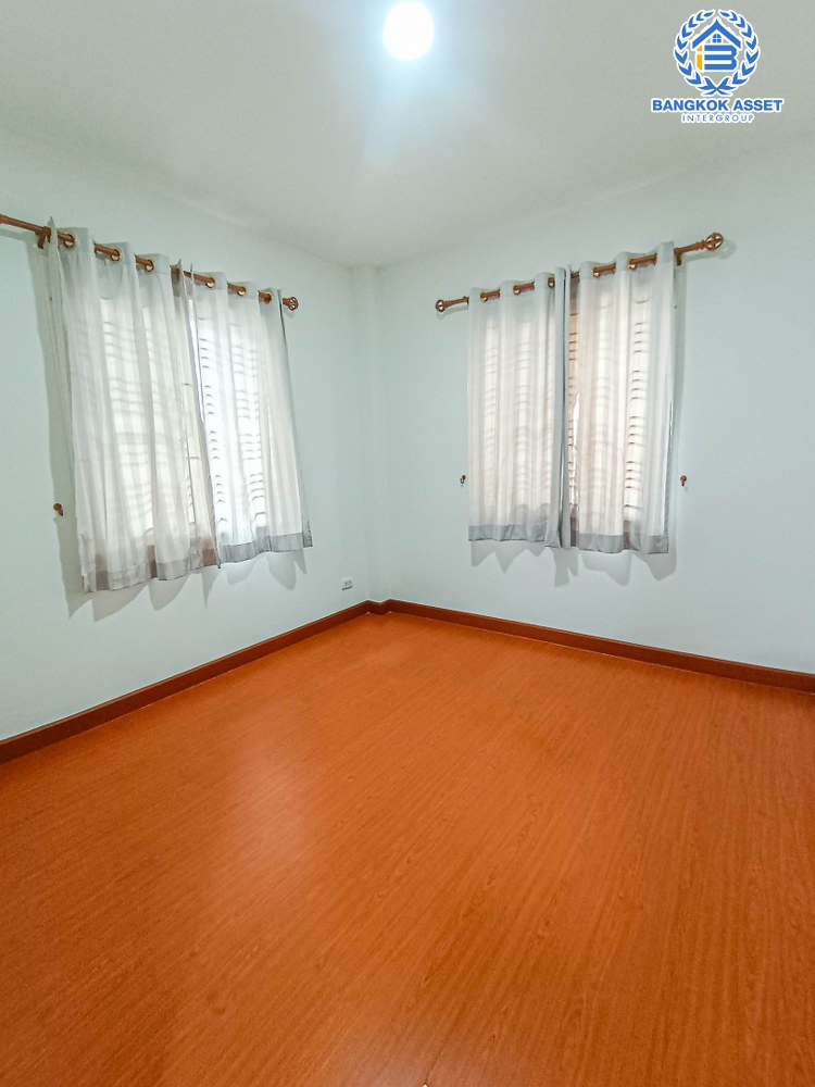 *****บ้านแฝดมือสอง โครงการ ลภาวัน19 ราชพฤกษ์ เนื้อที่ 36.70 ตร.ว. ฟังก์ชันครบ 4 ห้องนอน 2 ห้องน้ำ 1 ที่จอดรถ บ้านสภาพดี ต่อเติมพร้อมเข้าอยู่ บรรยากาศเป็นส่วนตัว ไม่ต่างจากบ้านเดี่ยว บนทำเลเชื่อมต่อถนนราชพฤกษ์ ถนนชัยพฤกษ์ ถนนบางกรวย-ไทรน้อย จองเลย!