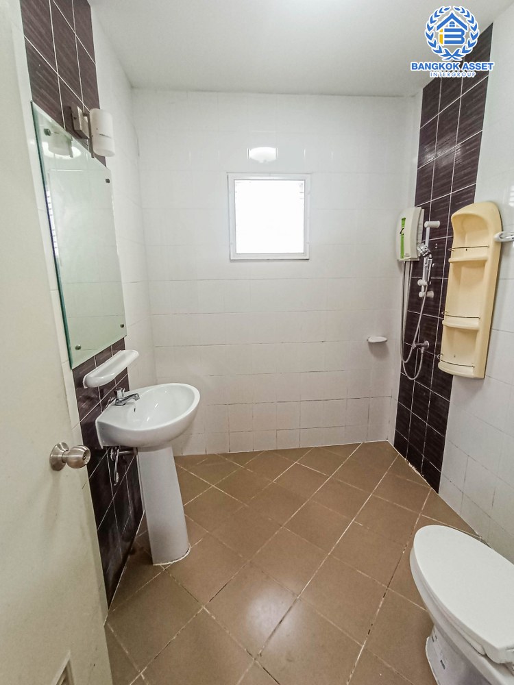 *****บ้านแฝดมือสอง โครงการ ลภาวัน19 ราชพฤกษ์ เนื้อที่ 36.70 ตร.ว. ฟังก์ชันครบ 4 ห้องนอน 2 ห้องน้ำ 1 ที่จอดรถ บ้านสภาพดี ต่อเติมพร้อมเข้าอยู่ บรรยากาศเป็นส่วนตัว ไม่ต่างจากบ้านเดี่ยว บนทำเลเชื่อมต่อถนนราชพฤกษ์ ถนนชัยพฤกษ์ ถนนบางกรวย-ไทรน้อย จองเลย!