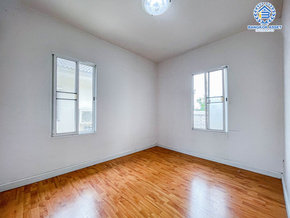 *****บ้านแฝดมือสอง โครงการ พฤกษาวิลเลจ22 บางกรวย-ไทรน้อย หลังมุม เนื้อที่กว้าง 40.70 ตร.ว. ฟังก์ชัน 3 ห้องนอน 2 ห้องน้ำ 1 ที่จอดรถ รอบบ้านกว้างให้ความรู้สึกเหมือนบ้านเดี่ยว บนทำเลเดินทางสะดวก เชื่อมต่อถนนนครอินทร์ ใกล้รถไฟฟ้าสายสีแดง "สถานีบางบำหรุ" และจุดขึ้นทางด่วน "พระราม7"