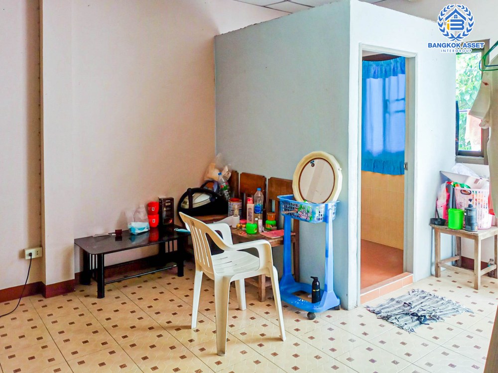 *****อพาร์ทเม้นท์มือสอง ซอยงามวงศ์วาน9 งามวงศ์วาน เนื้อที่ 56 ตร.ว. ฟังก์ชัน 14 ห้องนอน 14 ห้องน้ำ 2 ที่จอดรถ ภายในสภาพดี สามารถปล่อยห้องเพื่อเช่าต่อได้ บนทำเลแห่งการเดินทาง ใกล้เดอะมอลล์ ไลฟ์สโตร์ งามวงศ์วาน เชื่อมต่อรถไฟฟ้าสายสีม่วง "สถานีศูนย์ราชการนนทบุรี" และจุดขึ้นทางด่วน "งามวงศ์วาน"