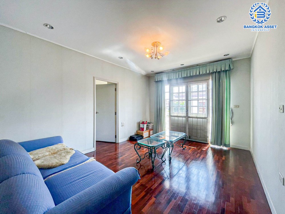 *****บ้านเดี่ยวมือสอง โครงการ ชลลดา บางบัวทอง จากแบรนด์ L&H เนื้อที่ 177.50 ตร.ว. ฟังก์ชัน 5 ห้องนอน 4 ห้องน้ำ จอดรถได้ 2 คัน บ้านสภาพเยี่ยม บรรยากาศโครงการดี สิ่งอำนวยความสะดวกครบ บนทำเลเดินทางสะดวก เชื่อมต่อหลากหลายเส้นทาง ใกล้รถไฟฟ้าสายสีม่วง "สถานีบางพลู"