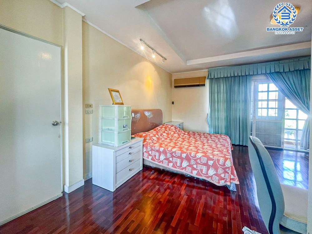 *****บ้านเดี่ยวมือสอง โครงการ ชลลดา บางบัวทอง จากแบรนด์ L&H เนื้อที่ 177.50 ตร.ว. ฟังก์ชัน 5 ห้องนอน 4 ห้องน้ำ จอดรถได้ 2 คัน บ้านสภาพเยี่ยม บรรยากาศโครงการดี สิ่งอำนวยความสะดวกครบ บนทำเลเดินทางสะดวก เชื่อมต่อหลากหลายเส้นทาง ใกล้รถไฟฟ้าสายสีม่วง "สถานีบางพลู"