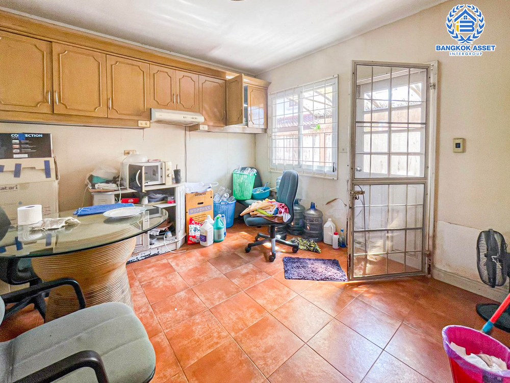 *****บ้านเดี่ยวมือสอง โครงการ ชลลดา บางบัวทอง จากแบรนด์ L&H เนื้อที่ 177.50 ตร.ว. ฟังก์ชัน 5 ห้องนอน 4 ห้องน้ำ จอดรถได้ 2 คัน บ้านสภาพเยี่ยม บรรยากาศโครงการดี สิ่งอำนวยความสะดวกครบ บนทำเลเดินทางสะดวก เชื่อมต่อหลากหลายเส้นทาง ใกล้รถไฟฟ้าสายสีม่วง "สถานีบางพลู"