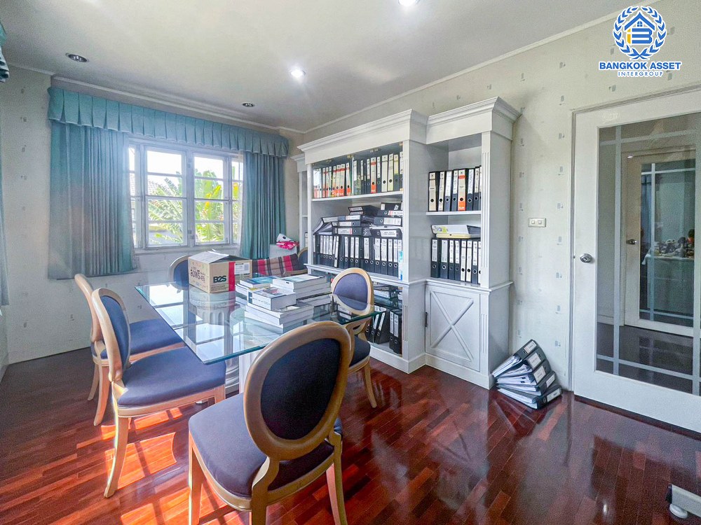 *****บ้านเดี่ยวมือสอง โครงการ ชลลดา บางบัวทอง จากแบรนด์ L&H เนื้อที่ 177.50 ตร.ว. ฟังก์ชัน 5 ห้องนอน 4 ห้องน้ำ จอดรถได้ 2 คัน บ้านสภาพเยี่ยม บรรยากาศโครงการดี สิ่งอำนวยความสะดวกครบ บนทำเลเดินทางสะดวก เชื่อมต่อหลากหลายเส้นทาง ใกล้รถไฟฟ้าสายสีม่วง "สถานีบางพลู"