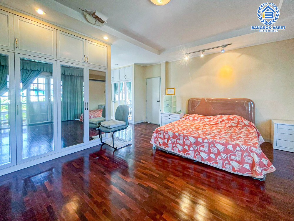 *****บ้านเดี่ยวมือสอง โครงการ ชลลดา บางบัวทอง จากแบรนด์ L&H เนื้อที่ 177.50 ตร.ว. ฟังก์ชัน 5 ห้องนอน 4 ห้องน้ำ จอดรถได้ 2 คัน บ้านสภาพเยี่ยม บรรยากาศโครงการดี สิ่งอำนวยความสะดวกครบ บนทำเลเดินทางสะดวก เชื่อมต่อหลากหลายเส้นทาง ใกล้รถไฟฟ้าสายสีม่วง "สถานีบางพลู"