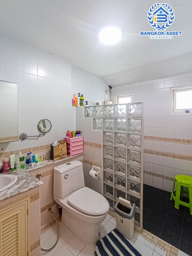 *****บ้านเดี่ยวมือสองนนทบุรี โครงการ ดิโอเรียลเทลเฮ้าส์ บางกรวย-ไทรน้อย หลังมุม! เนื้อที่กว้างมากถึง 56.3 ตร.ว. ฟังก์ชัน 3 ห้องนอน 2 ห้องน้ำ 2 ที่จอดรถ บ้านสวย พร้อมอยู่ บนทำเลดี เชื่อมต่อถนนกาญจนาภิเษก, ถนนรัตนาธิเบศร์ ใกล้รถไฟฟ้าสายสีม่วง "สถานีคลองบางไผ่"