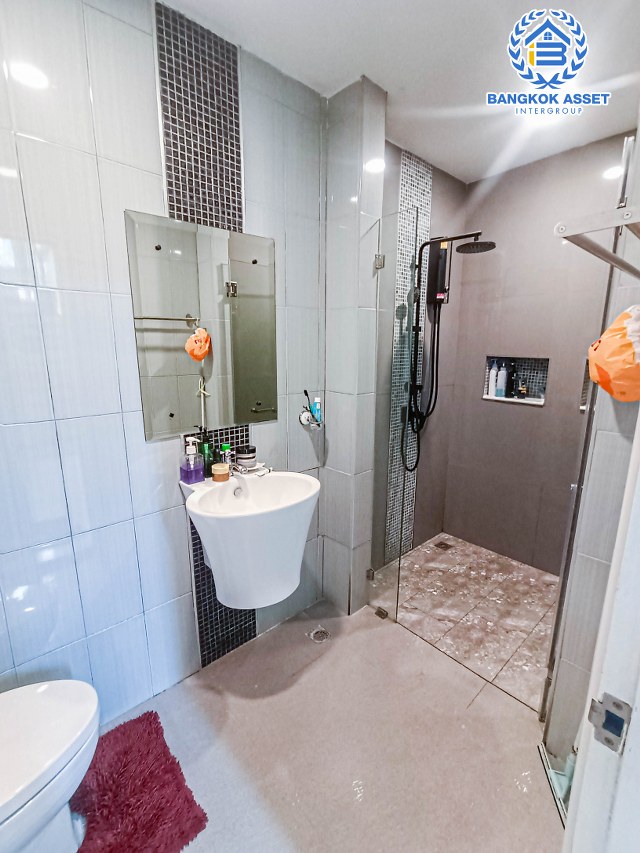 *****บ้านเดี่ยวมือสองนนทบุรี โครงการ ดิโอเรียลเทลเฮ้าส์ บางกรวย-ไทรน้อย หลังมุม! เนื้อที่กว้างมากถึง 56.3 ตร.ว. ฟังก์ชัน 3 ห้องนอน 2 ห้องน้ำ 2 ที่จอดรถ บ้านสวย พร้อมอยู่ บนทำเลดี เชื่อมต่อถนนกาญจนาภิเษก, ถนนรัตนาธิเบศร์ ใกล้รถไฟฟ้าสายสีม่วง "สถานีคลองบางไผ่"