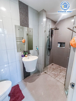 *****บ้านเดี่ยวมือสองนนทบุรี โครงการ ดิโอเรียลเทลเฮ้าส์ บางกรวย-ไทรน้อย หลังมุม! เนื้อที่กว้างมากถึง 56.3 ตร.ว. ฟังก์ชัน 3 ห้องนอน 2 ห้องน้ำ 2 ที่จอดรถ บ้านสวย พร้อมอยู่ บนทำเลดี เชื่อมต่อถนนกาญจนาภิเษก, ถนนรัตนาธิเบศร์ ใกล้รถไฟฟ้าสายสีม่วง "สถานีคลองบางไผ่"