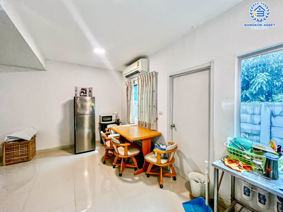 *****ทาวน์เฮ้าส์มือสองปทุมธานี โครงการ พฤกษาวิลล์79 พหลโยธิน-รังสิต เนื้อที่กว้าง 21 ตร.ว. ฟังก์ชัน 3 ห้องนอน 2 ห้องน้ำ 1 ที่จอดรถ บ้านพร้อมอยู่ แถมอยู่ต้นโครการ บนทำเลเดินทางสะดวก เชื่อมต่อถนนรังสิต-ปทุมธานี, ถนนพหลโยธิน ใกล้รถไฟฟ้าสายสีแดง "สถานีรังสิต" และทางด่วน "ดอนเมืองโทลล์เวย์" จองเลย!